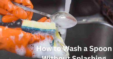 How to Wash a Spoon Without Splashing